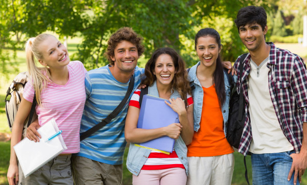 Gruppo di studenti di diverse nazionalità